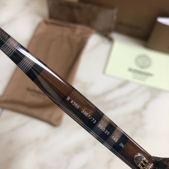 🔥NEW BURBERRY SUNGLASSES 🔥 - Picture 9 of 13